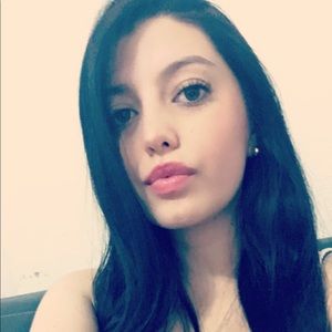 Meet your Posher, Alejandra